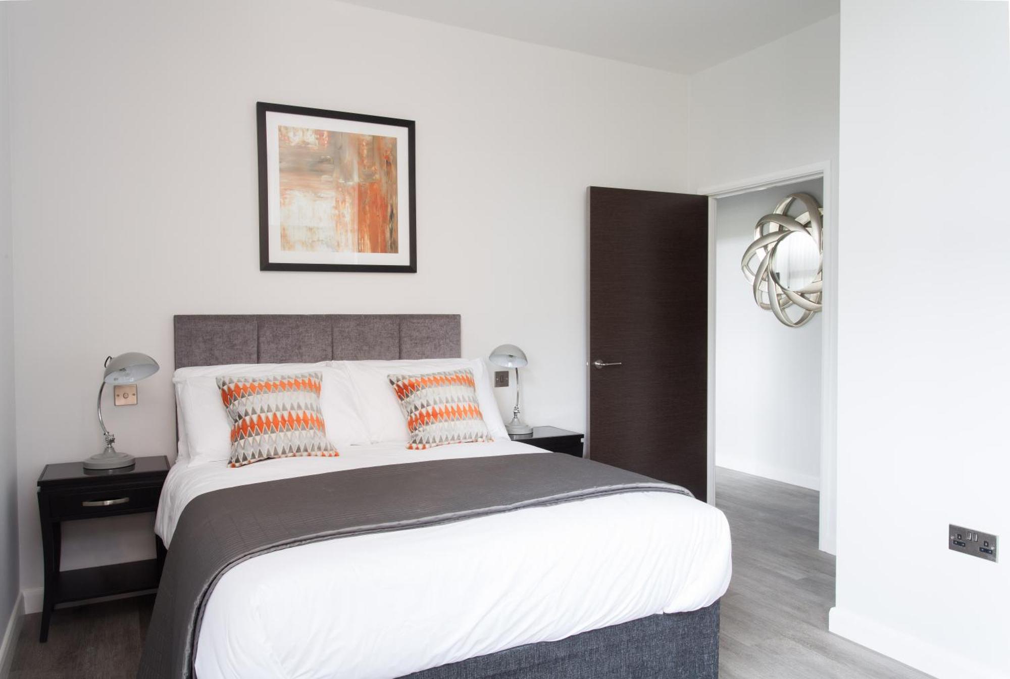 Cotels At 7Zero1 Serviced Apartments - Modern Apartments, Superfast Broadband, Free Parking, Centrally Located Milton Keynes Ngoại thất bức ảnh