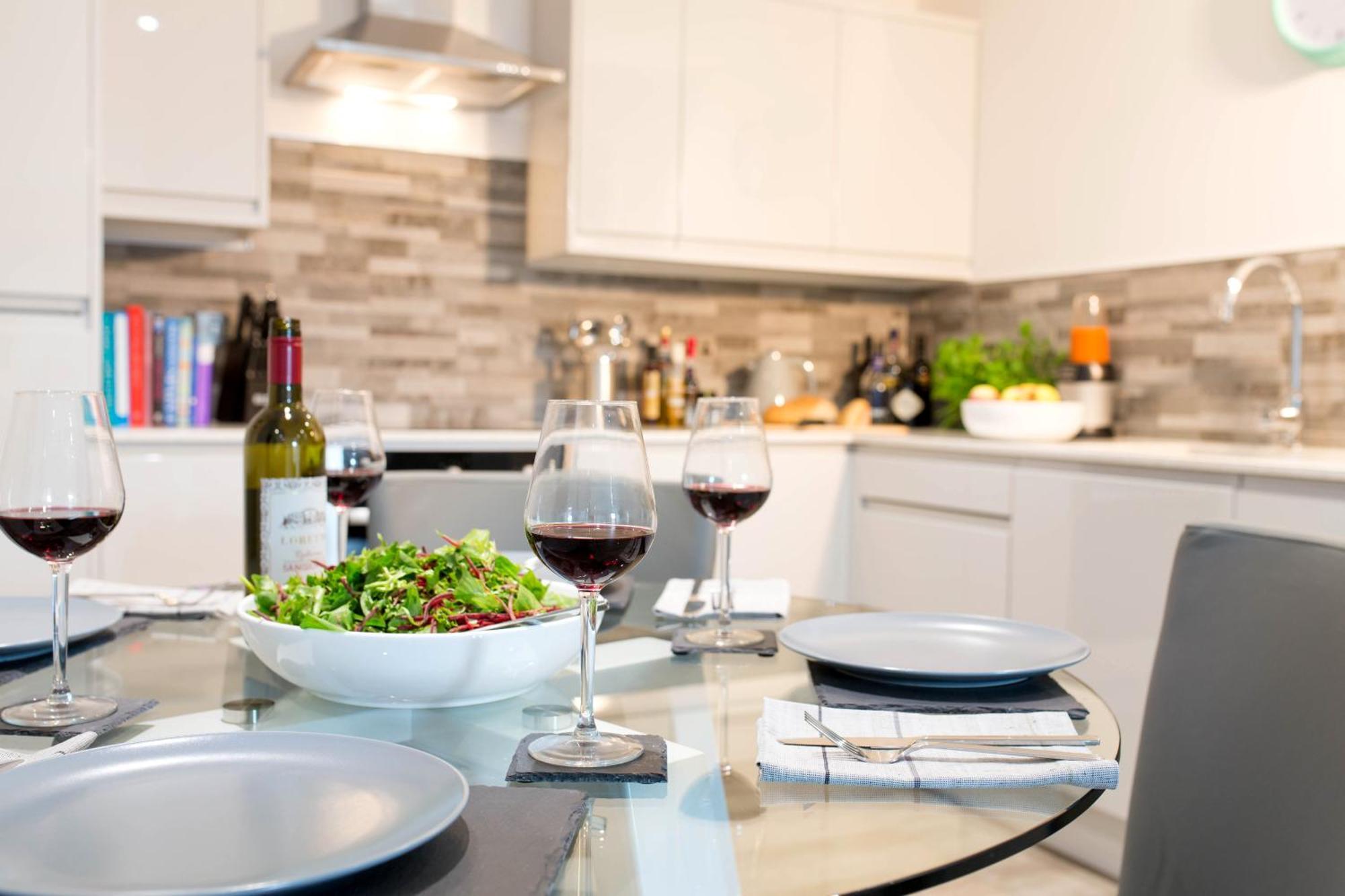 Cotels At 7Zero1 Serviced Apartments - Modern Apartments, Superfast Broadband, Free Parking, Centrally Located Milton Keynes Ngoại thất bức ảnh